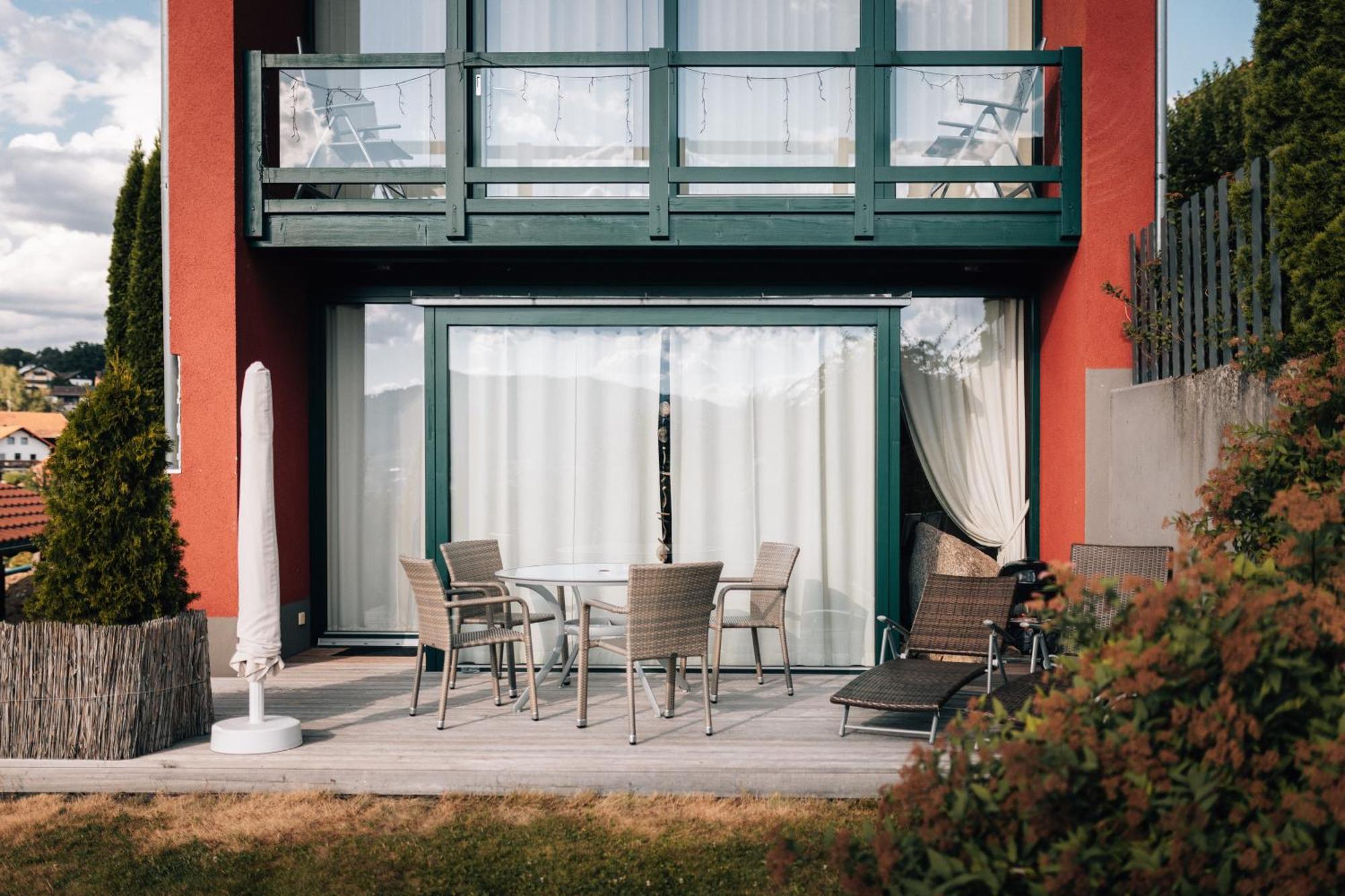 Suedlaendisches Chalet Mit Hauseigener Sauna Viechtach Exterior photo